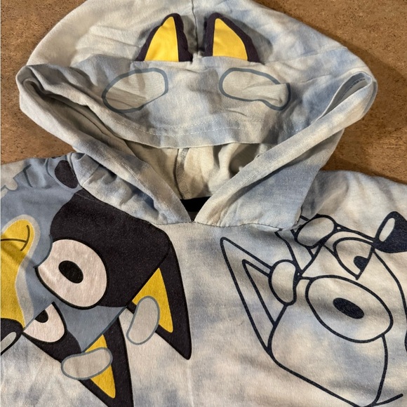 Bluey- Short Sleeve Tee with Hood, Size 6 - Picture 3 of 4